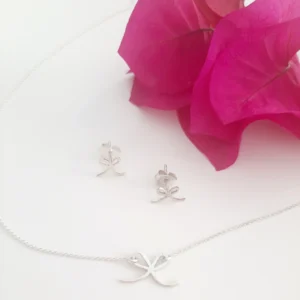 conjunto collar y pendientes